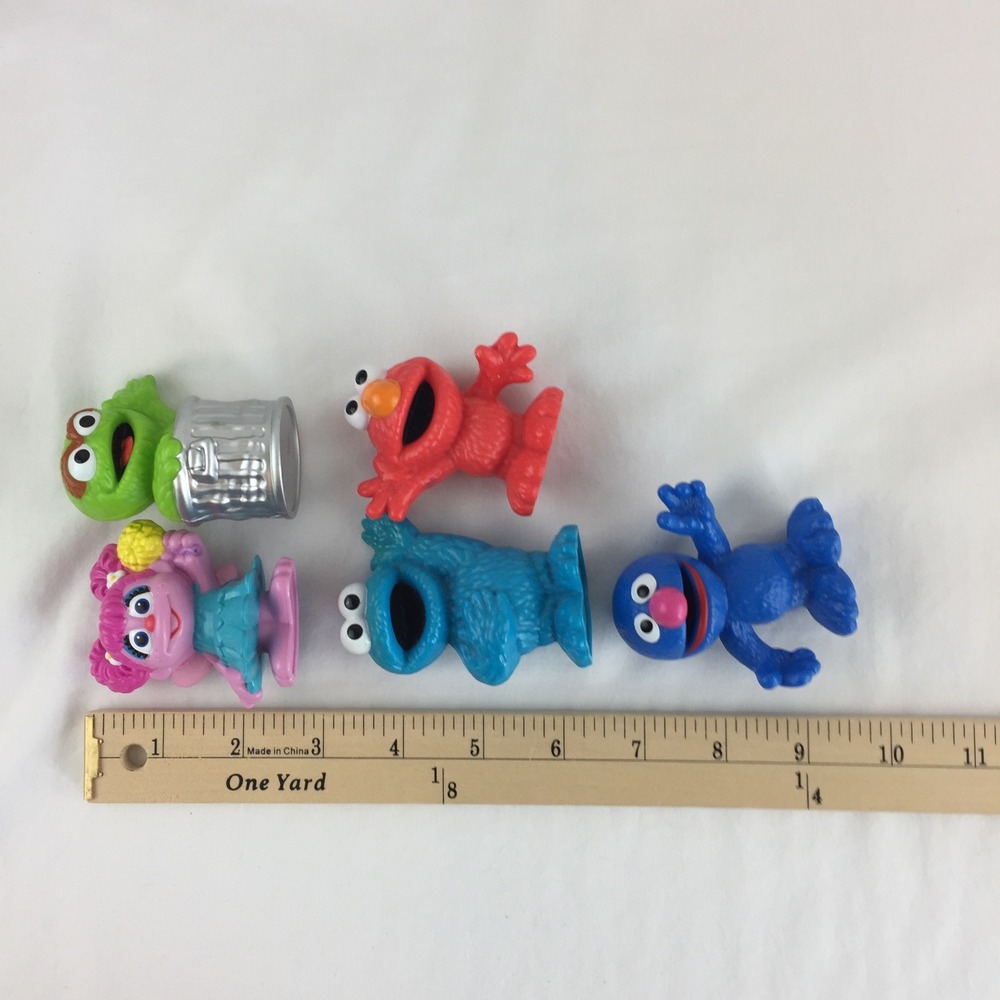 Hasbro Sesame‎ Street Toy Figures 3in Elmo Cookie Monster Abby Oscar Grover - Picture 9 of 9